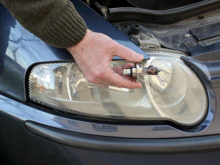 Vendeur de produits automobiles Bouguenais